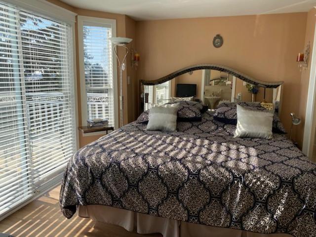Ocean Breeze Executive Bed And Breakfast North Vancouver Eksteriør billede