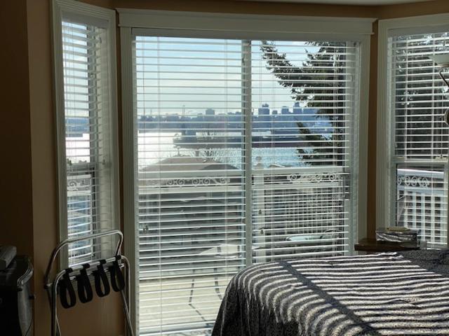 Ocean Breeze Executive Bed And Breakfast North Vancouver Eksteriør billede