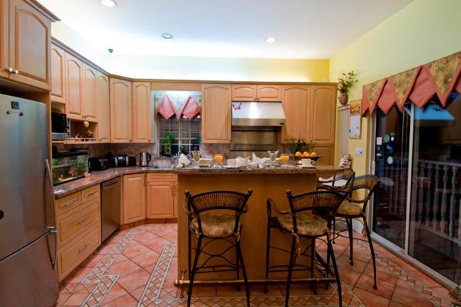 Ocean Breeze Executive Bed And Breakfast North Vancouver Eksteriør billede