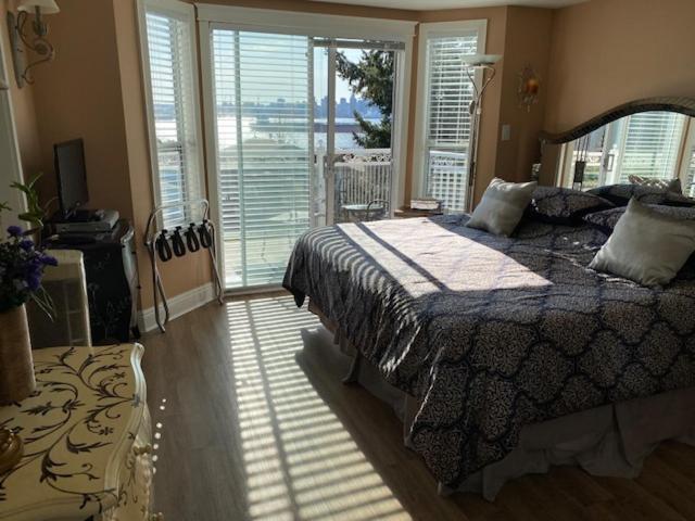 Ocean Breeze Executive Bed And Breakfast North Vancouver Eksteriør billede